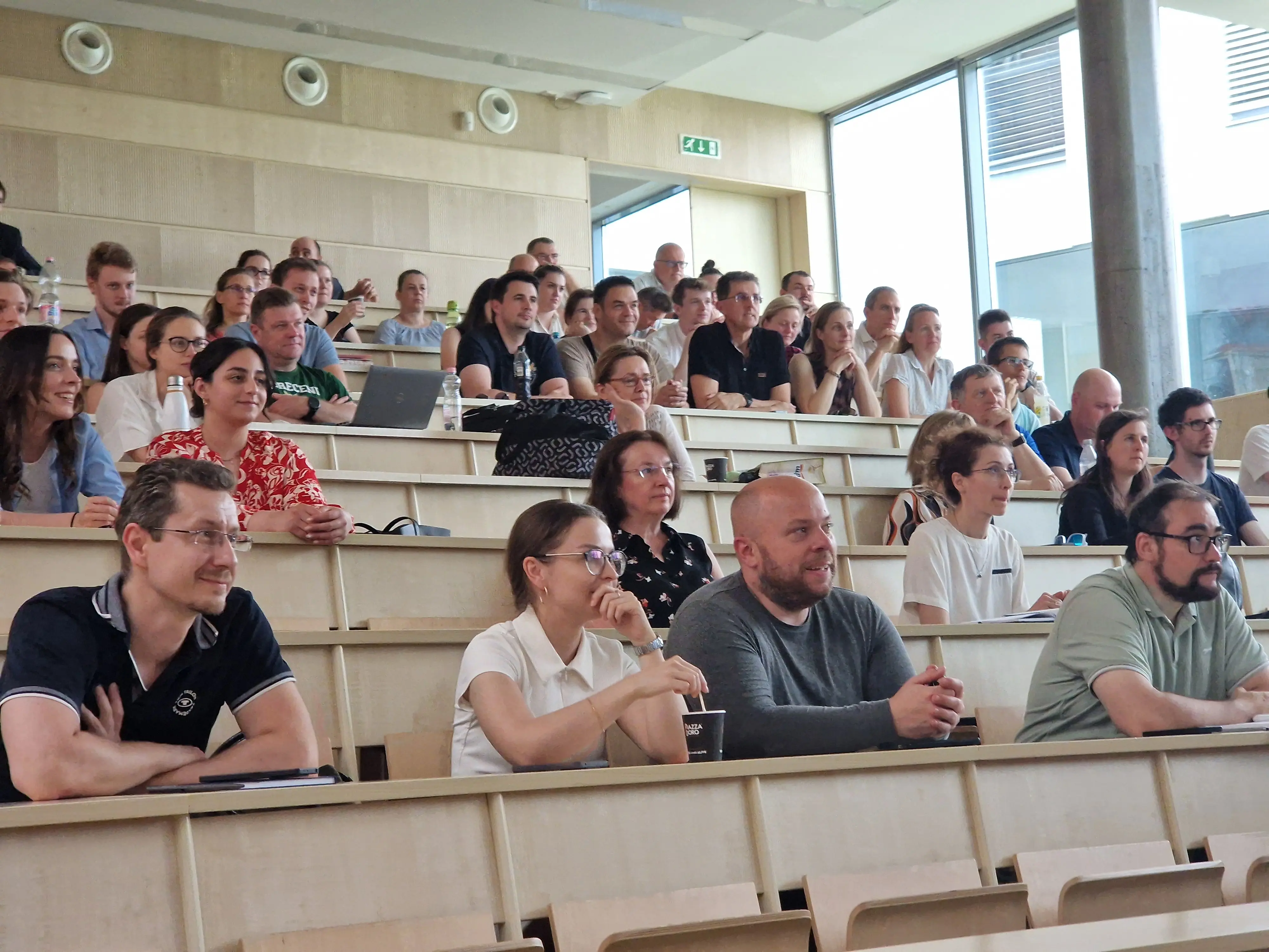 k&ouml;z&ouml;ns&eacute;g