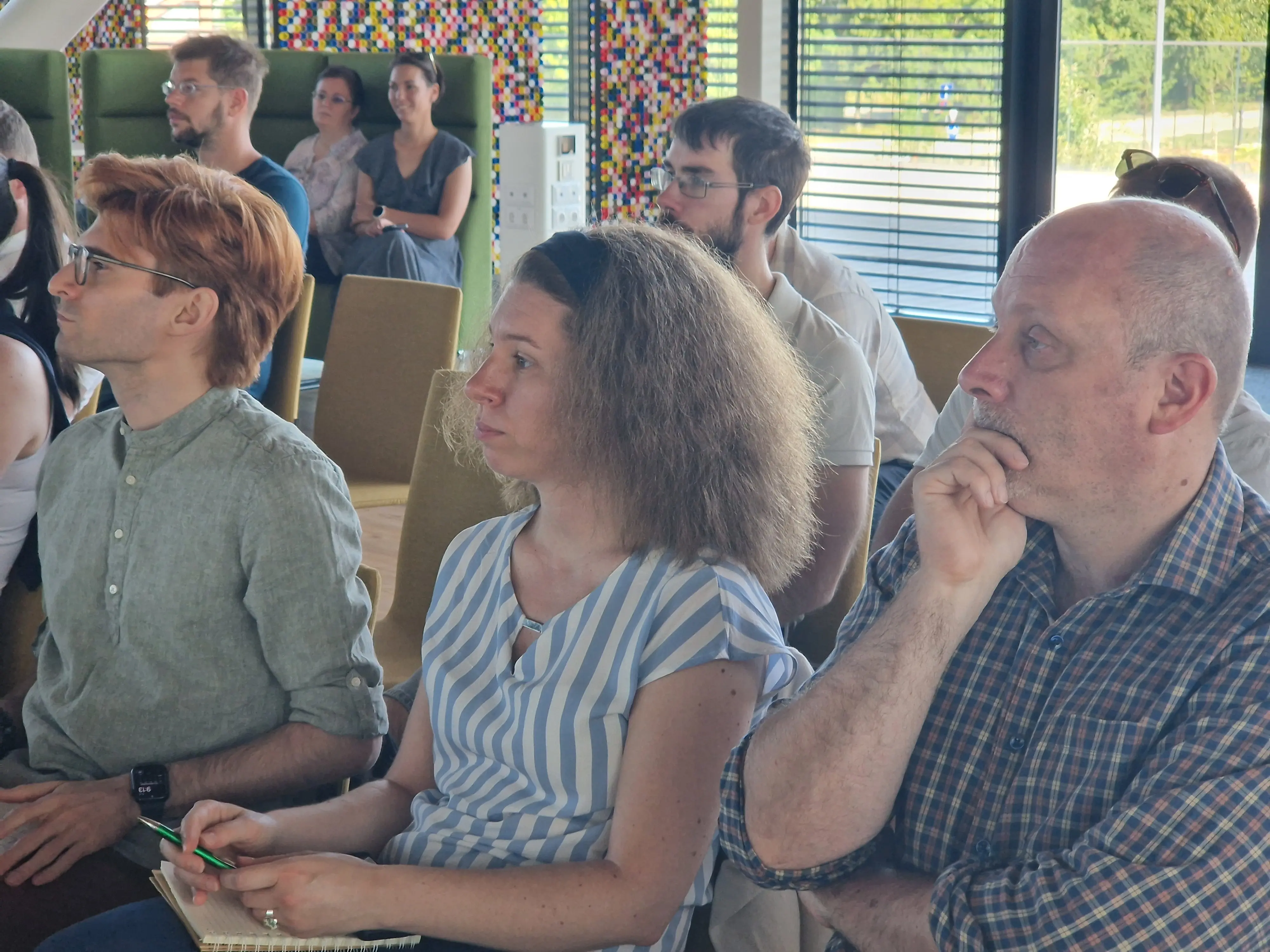 k&ouml;z&ouml;ns&eacute;g