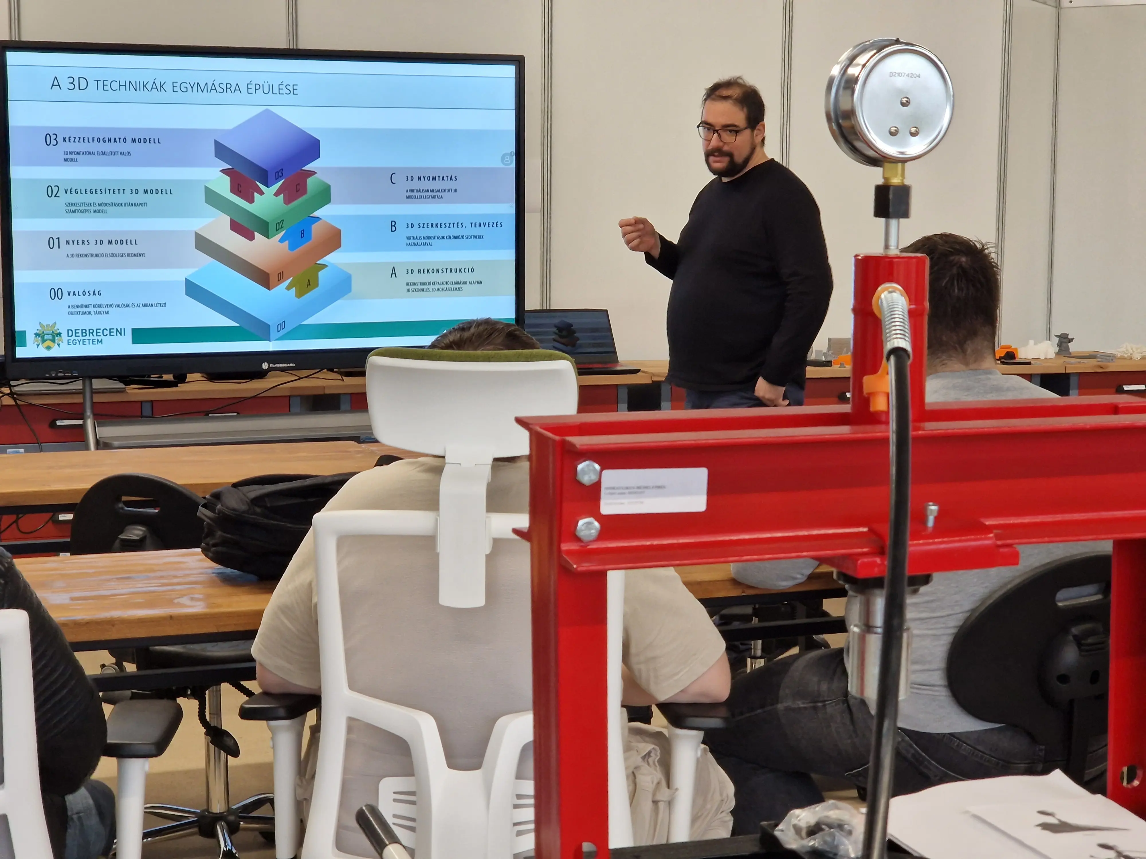 Man&oacute; S&aacute;ndor